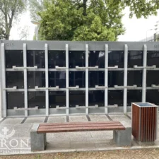 Zdjęcie grobu na zewnątrz po zamknięciu