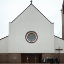 Kościół pw. Zesłania Ducha Świętego przy ul. Broniewskiego 44 (3)