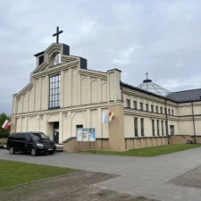 Parafia Dziekanów Leśny Matki Bożej Królowej Rodziny (1)