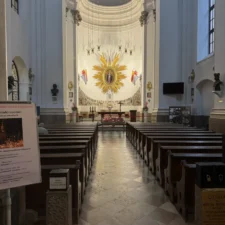 Kościół Matki Bożej Łaskawej 2