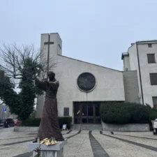 Parafia NMP Królowej Świata ul. Opaczewska 20 (2)